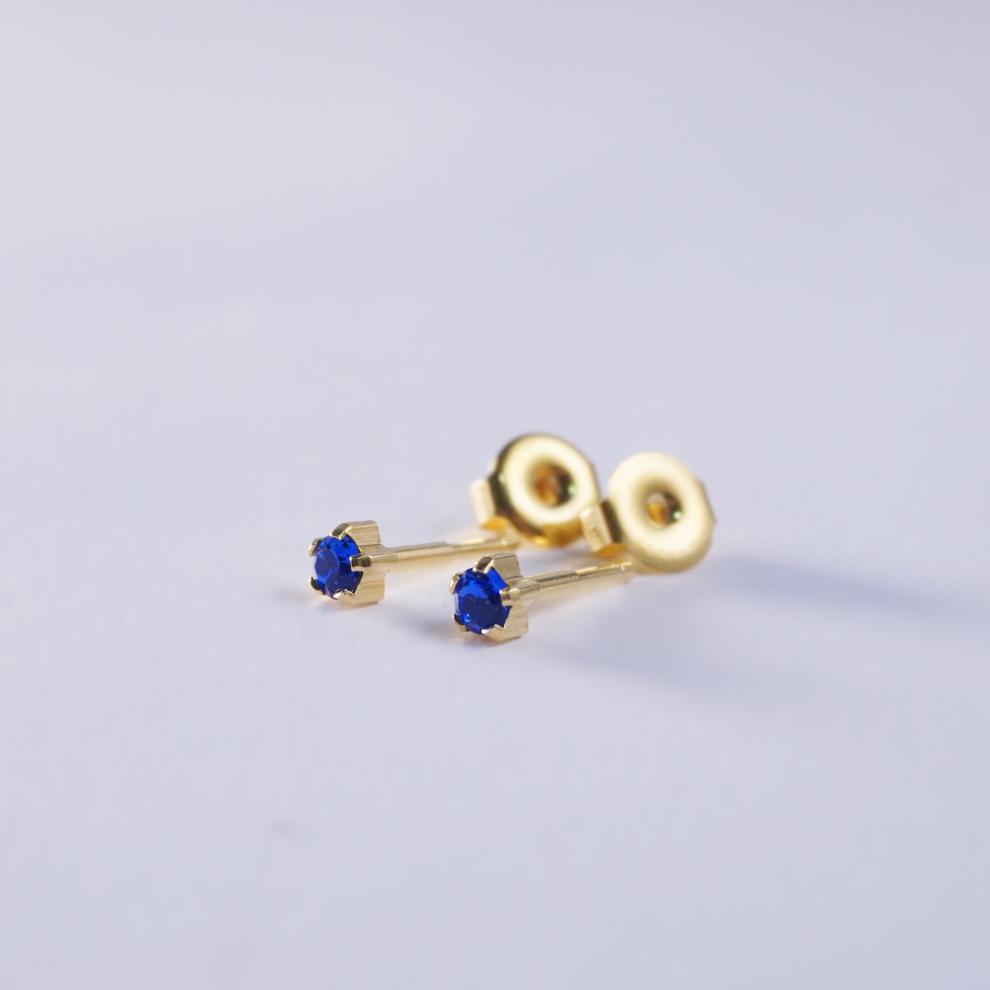 December – Blue Zircon Claw 012