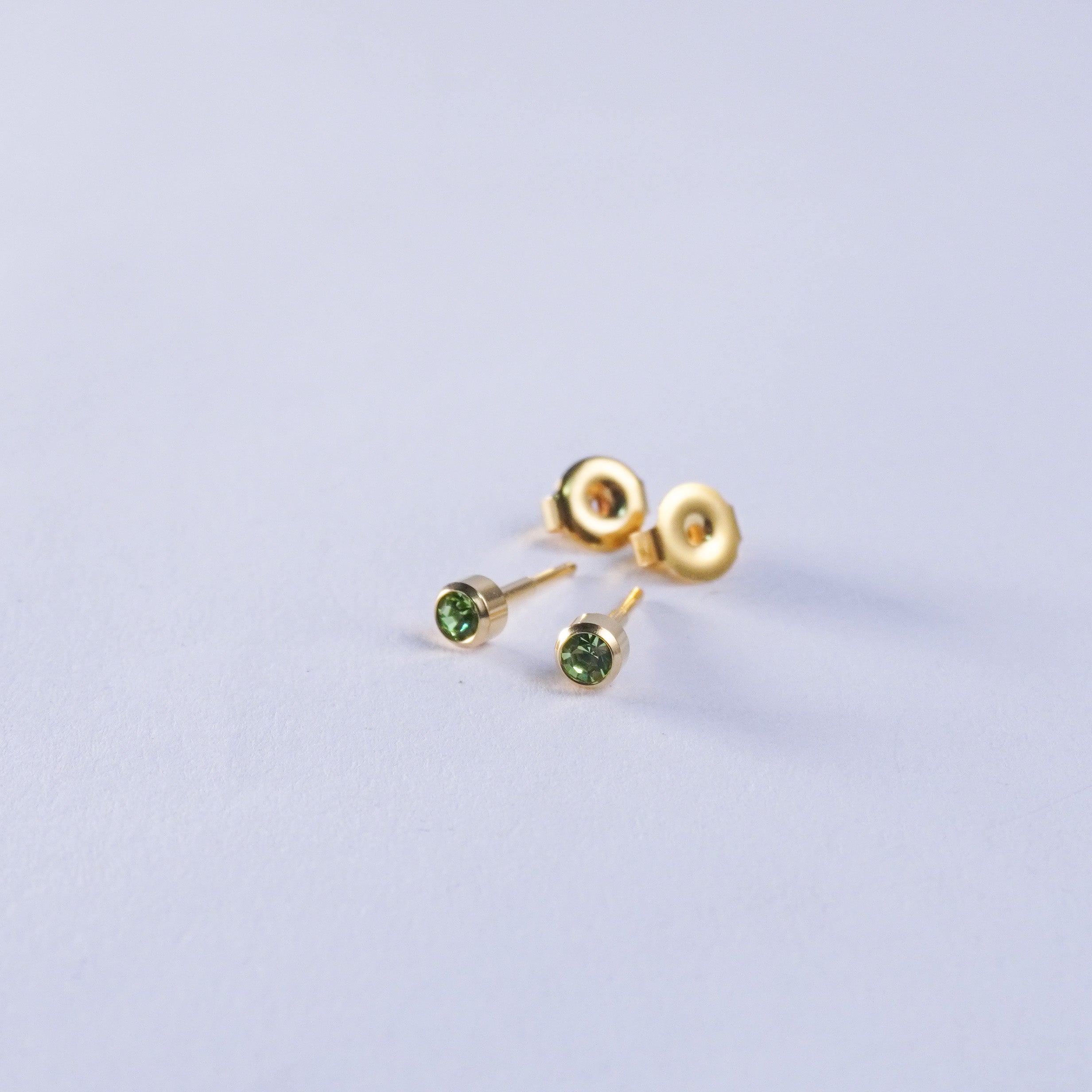 August – Peridot Bezel Set 020