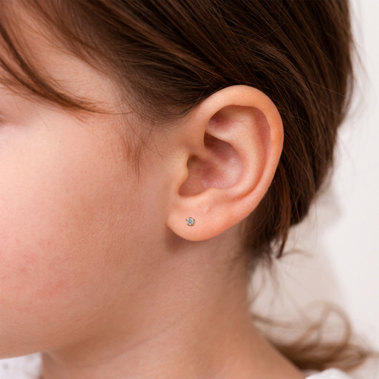 حلق مواليد شهر أبريل – علي شكل مخلب من حجر الكريستال