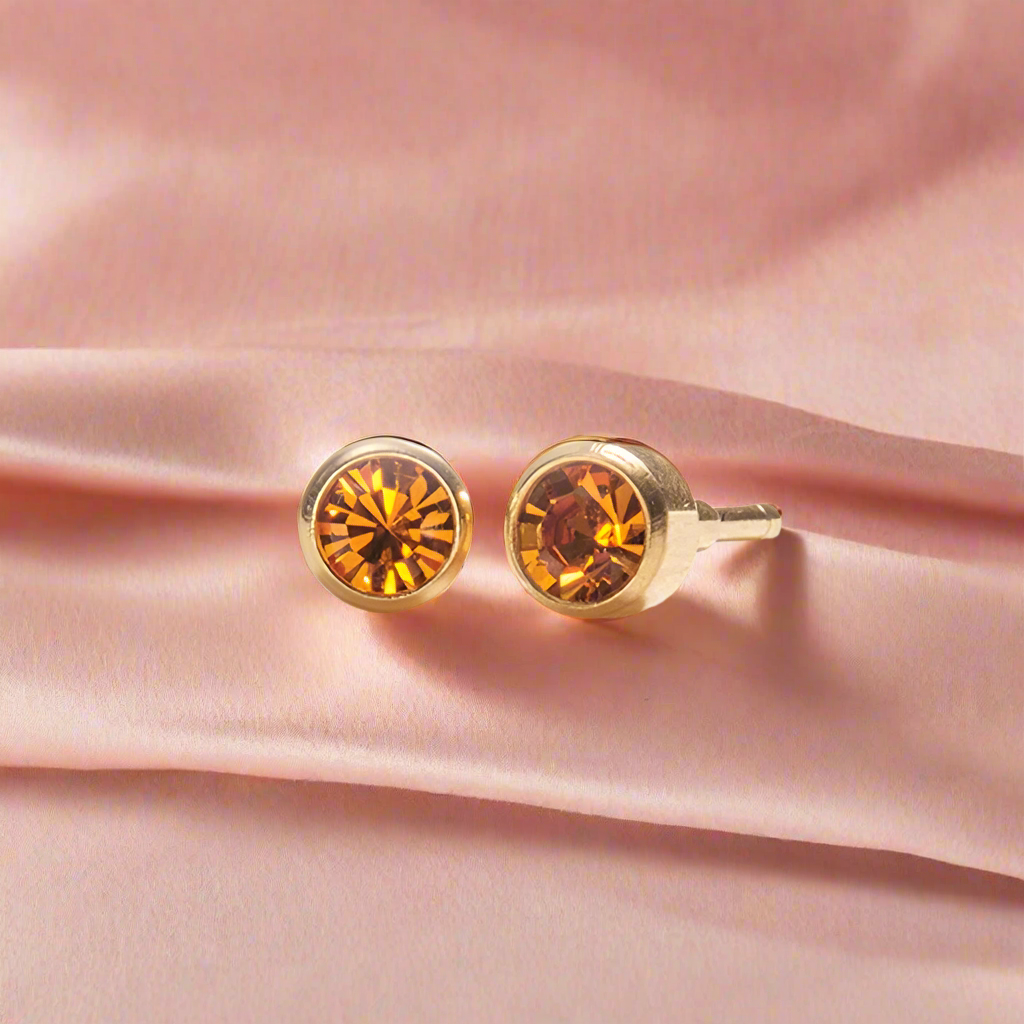 November – Topaz Bezel Set 023